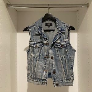 JCREW DENIM JACKET // SIZE SMALL